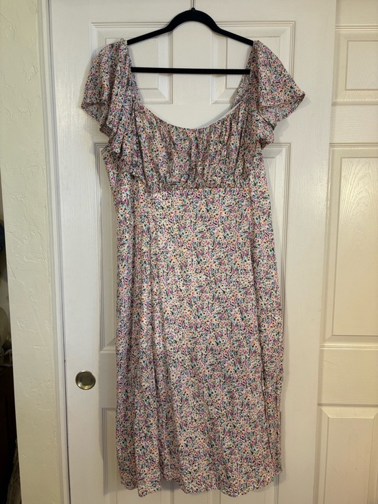 ARULA Dresses & Skirts - Floral Plus Size Flutter Sleeve Dress With Slit
